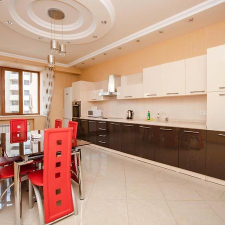 Stay Inn Apartments On Amiryan 4-6 예레반 외부 사진