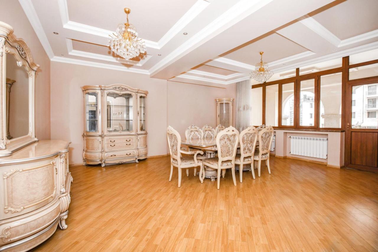 Stay Inn Apartments On Amiryan 4-6 예레반 외부 사진