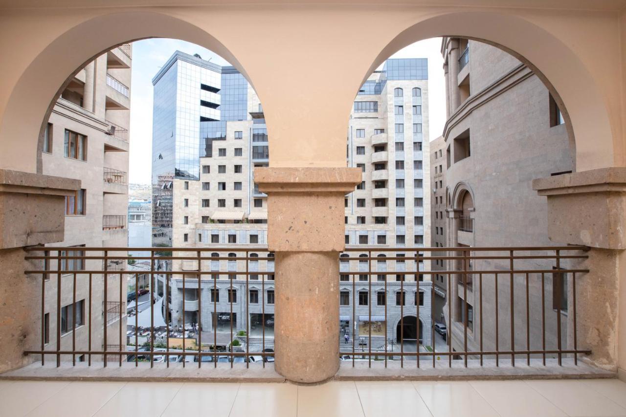 Stay Inn Apartments On Amiryan 4-6 예레반 외부 사진