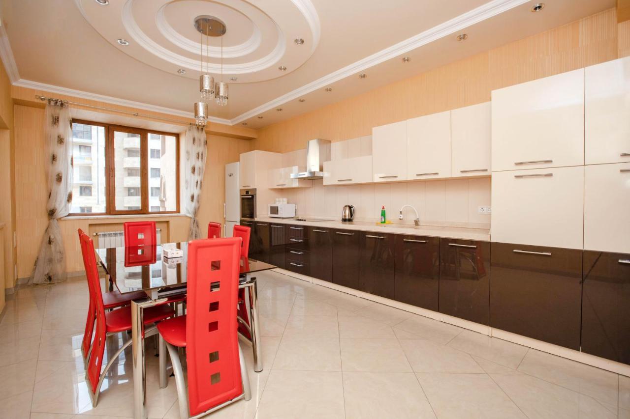 Stay Inn Apartments On Amiryan 4-6 예레반 외부 사진