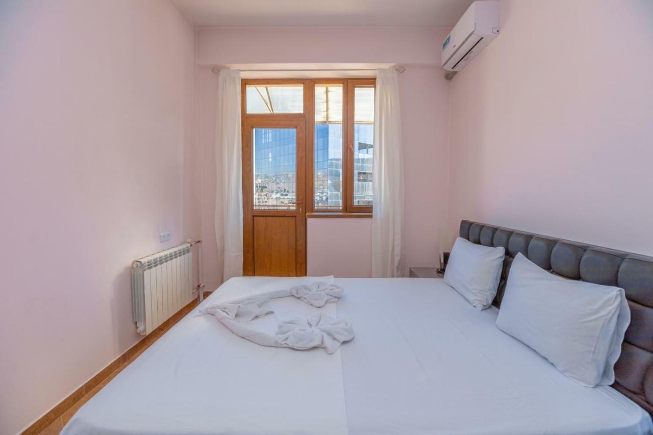 Stay Inn Apartments On Amiryan 4-6 예레반 외부 사진