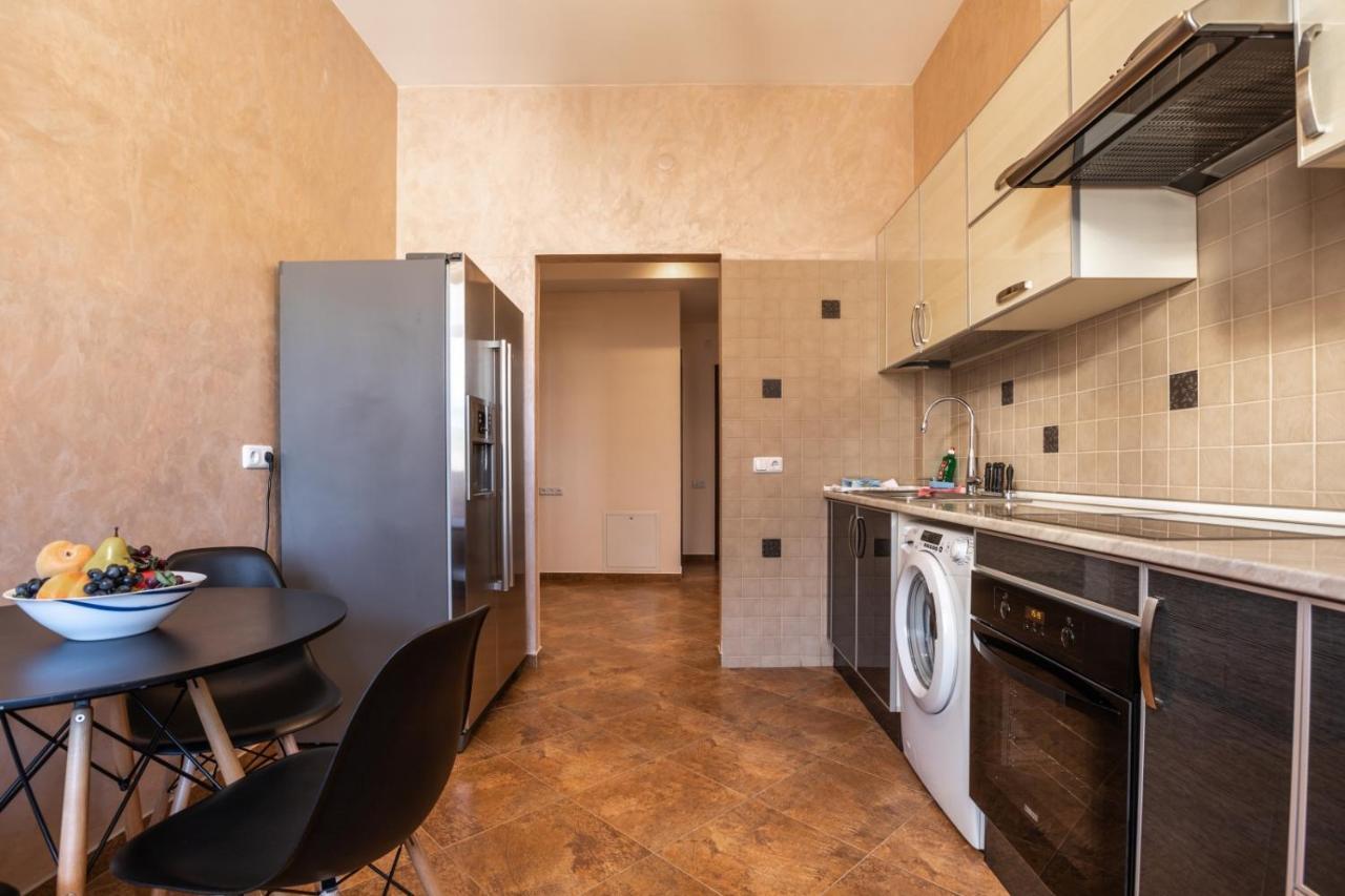 Stay Inn Apartments On Amiryan 4-6 예레반 외부 사진