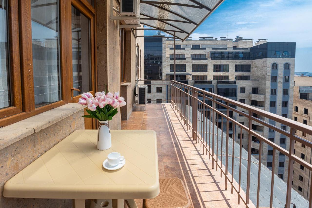 Stay Inn Apartments On Amiryan 4-6 예레반 외부 사진