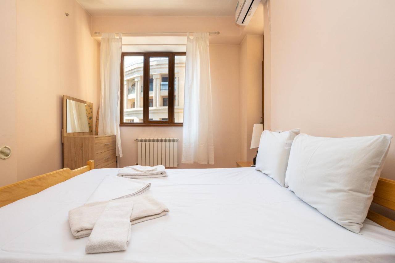 Stay Inn Apartments On Amiryan 4-6 예레반 외부 사진
