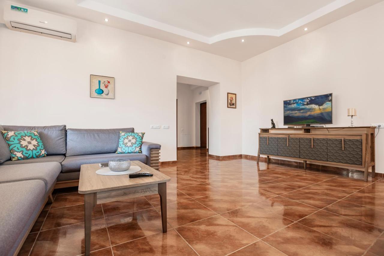 Stay Inn Apartments On Amiryan 4-6 예레반 외부 사진