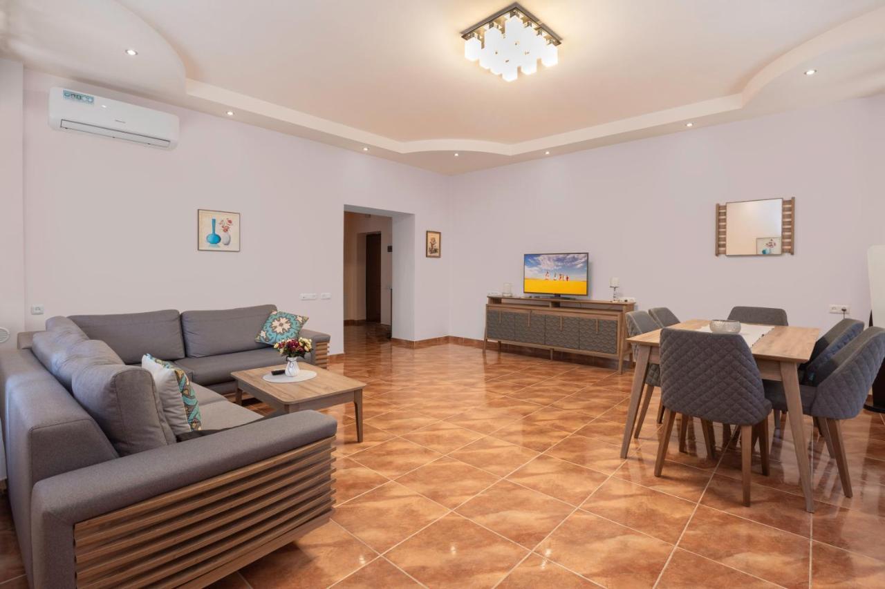 Stay Inn Apartments On Amiryan 4-6 예레반 외부 사진