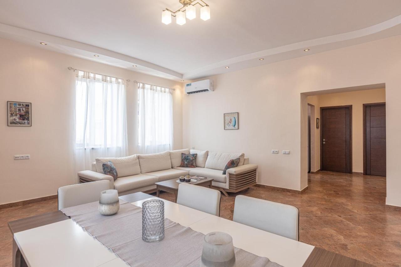 Stay Inn Apartments On Amiryan 4-6 예레반 외부 사진