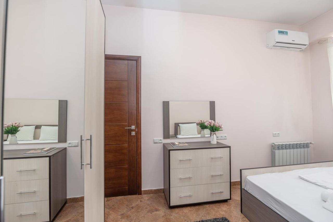 Stay Inn Apartments On Amiryan 4-6 예레반 외부 사진