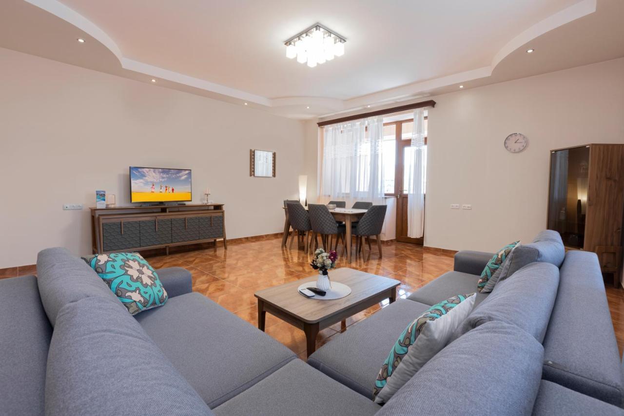 Stay Inn Apartments On Amiryan 4-6 예레반 외부 사진