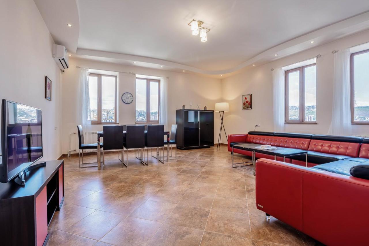 Stay Inn Apartments On Amiryan 4-6 예레반 외부 사진
