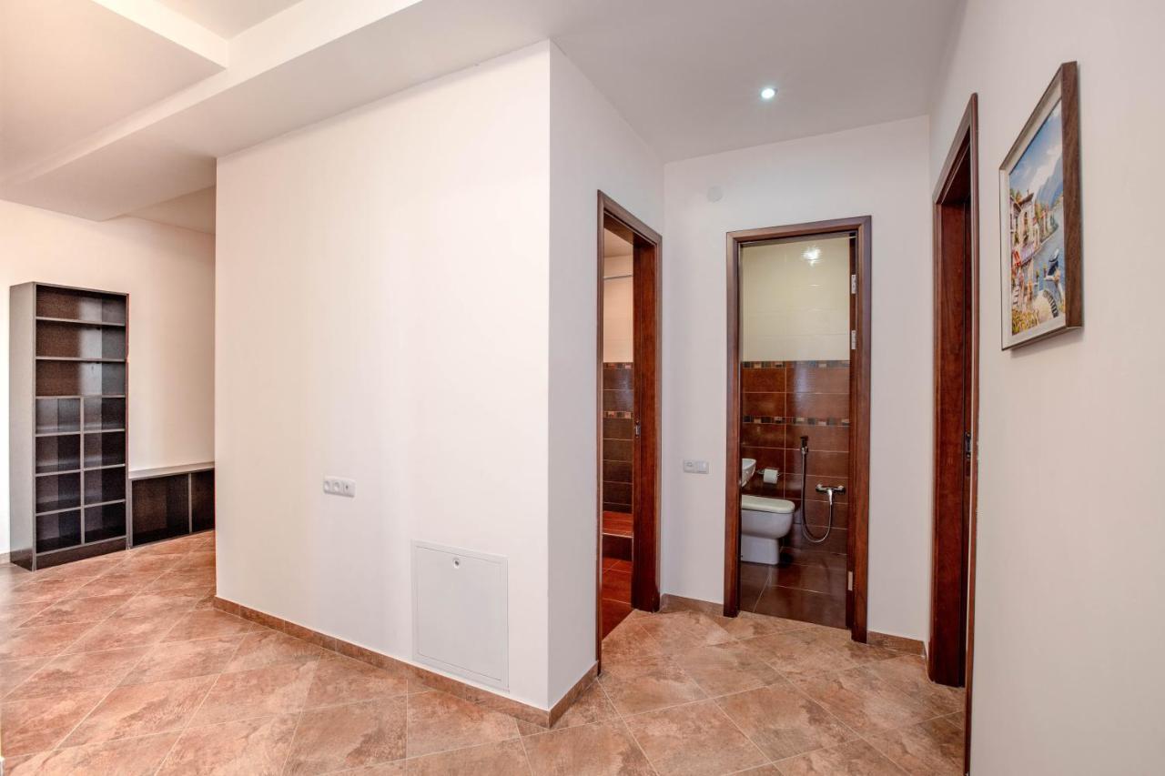 Stay Inn Apartments On Amiryan 4-6 예레반 외부 사진
